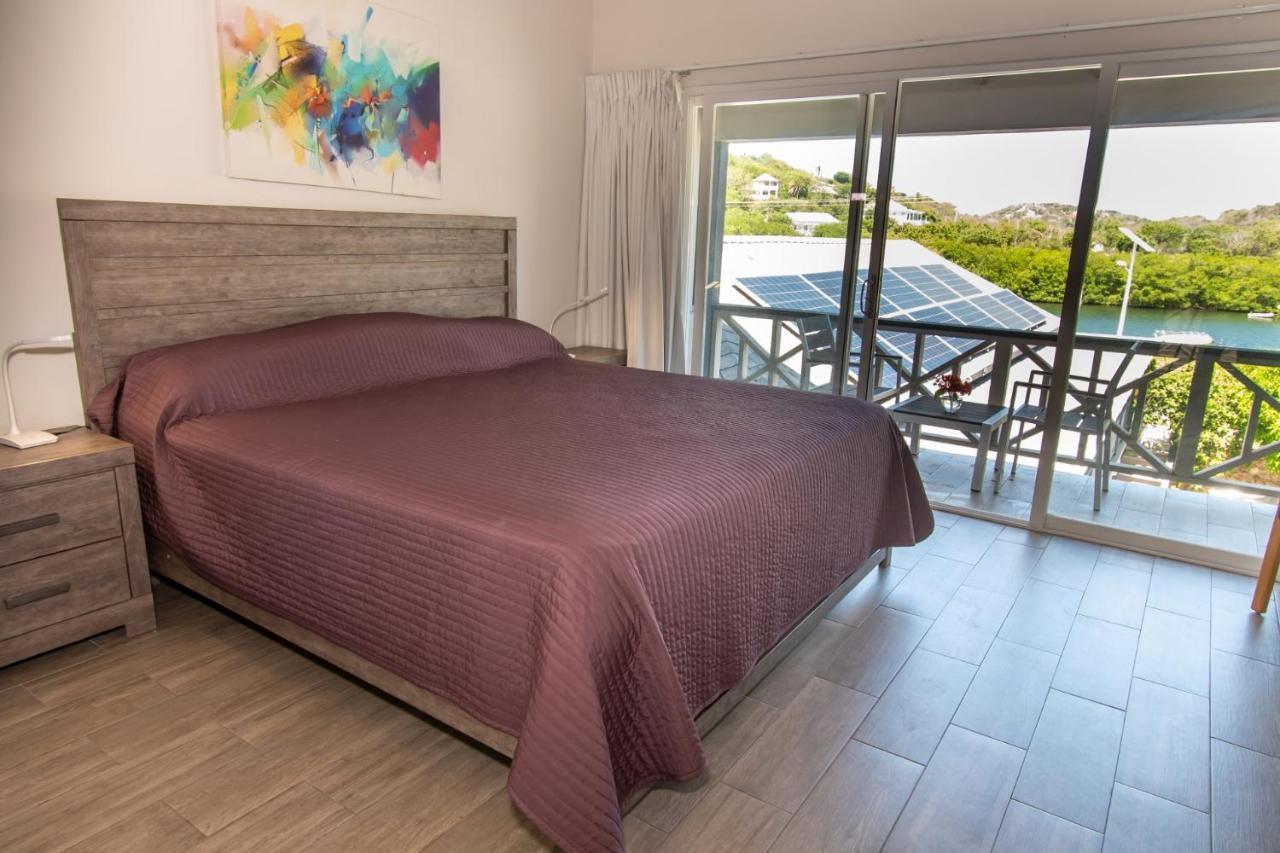 Hotel The Moxy à English Harbour Extérieur photo