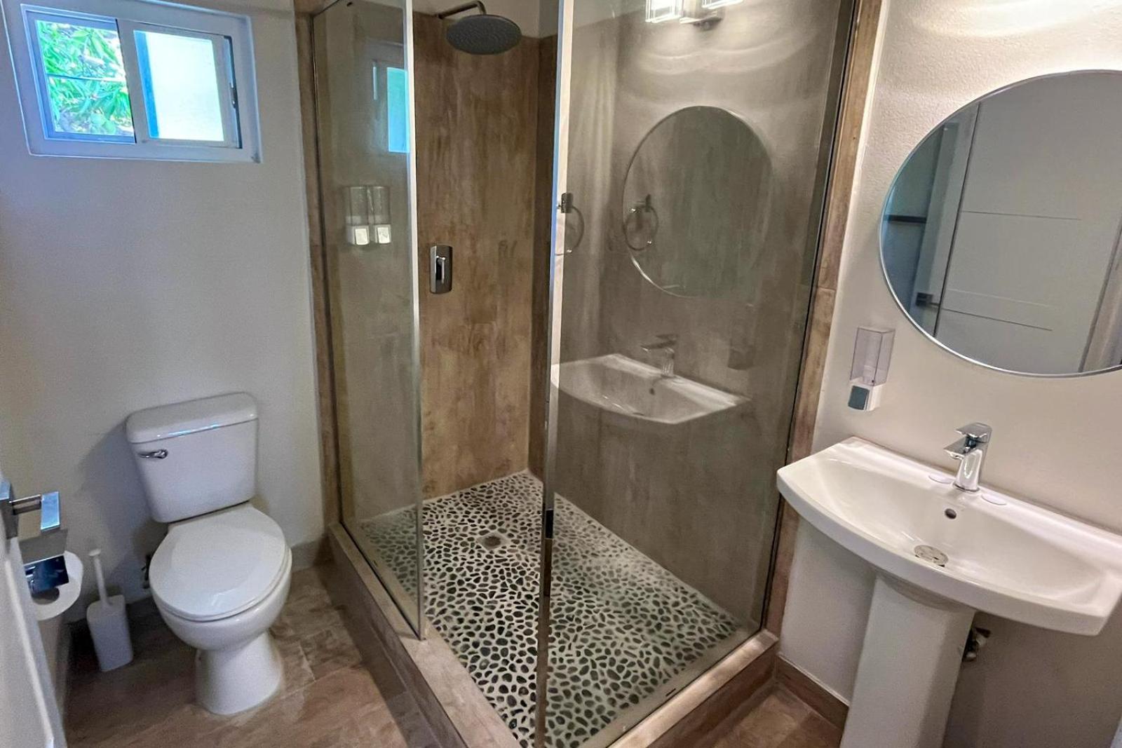 Hotel The Moxy à English Harbour Extérieur photo