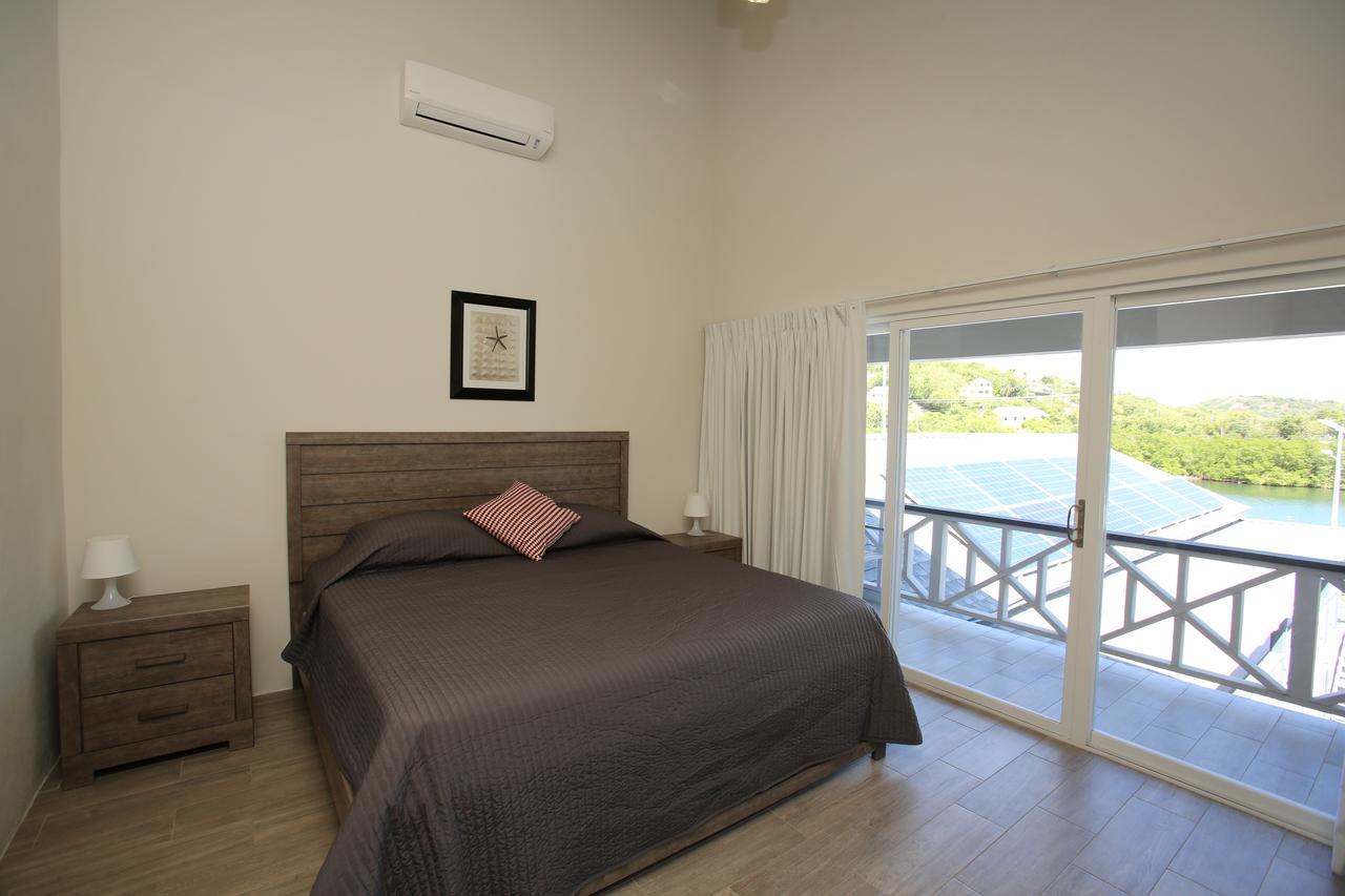Hotel The Moxy à English Harbour Extérieur photo